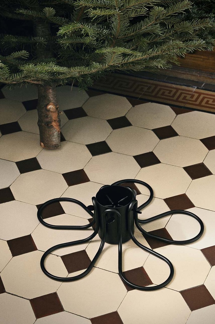 Ferm Living stojak na choinkę Flake Christmas Tree Stand 1104267538 czarny AA00