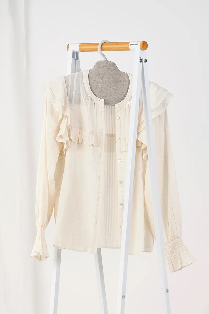 Stojan na naparovanie oblečenia Brabantia Steaming Clothes Hanger 231803 sivá AA00