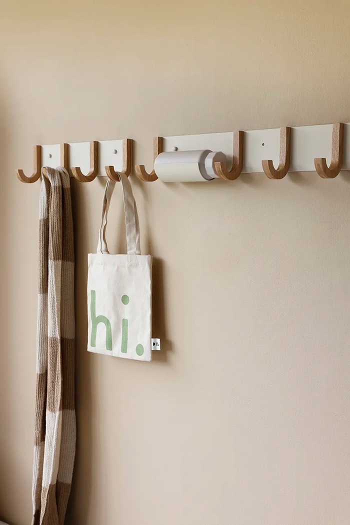 Living și dormitor Design Letters umeras de perete Jay 10402001CREAMWEOAK multicolor