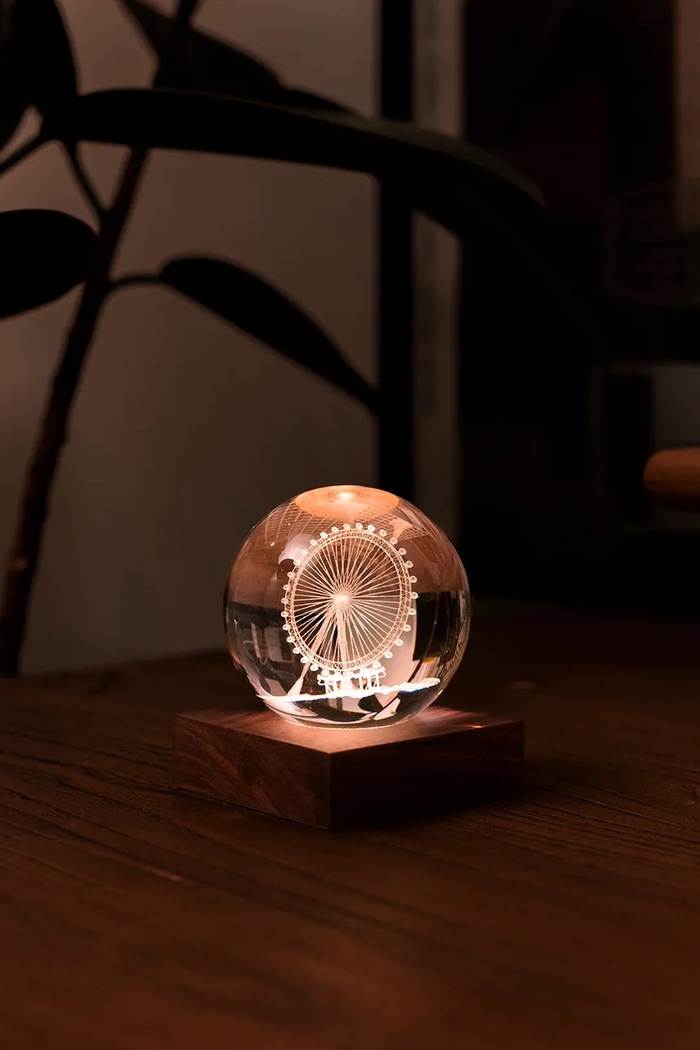 Obývací pokoj a ložnice Bezdrátová LED lampa Gingko Design Amber Crystal Light G025FE vícebarevná