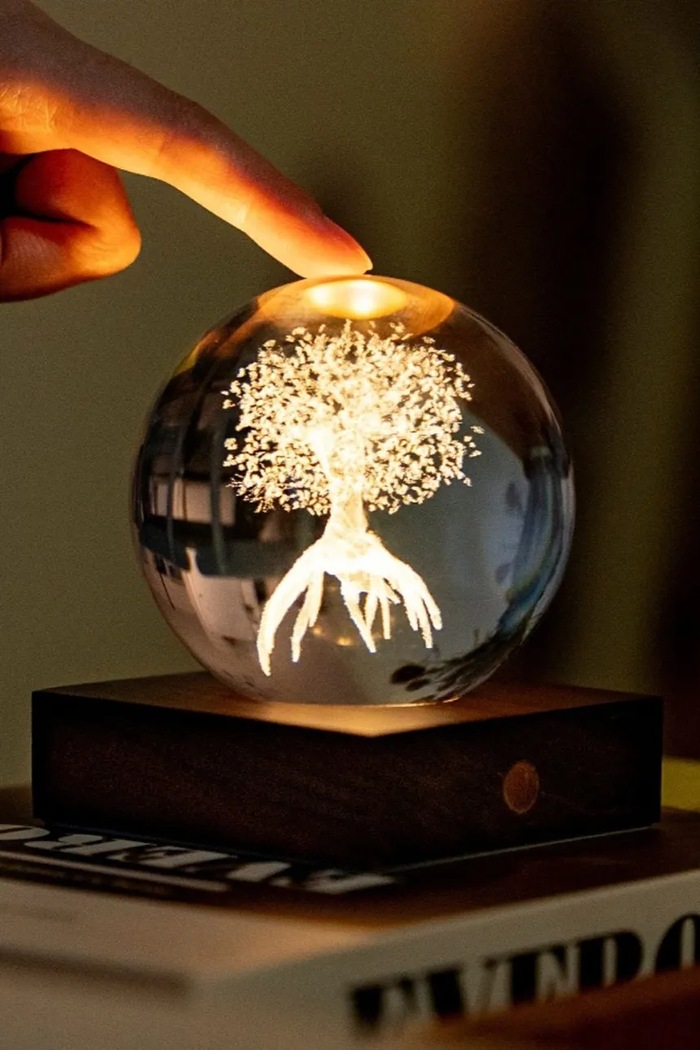 Bezdrátová dekorativní LED lampa Gingko Design Amber Crystal Light 9,5 x 8 x 8 cm hnědá G025LT