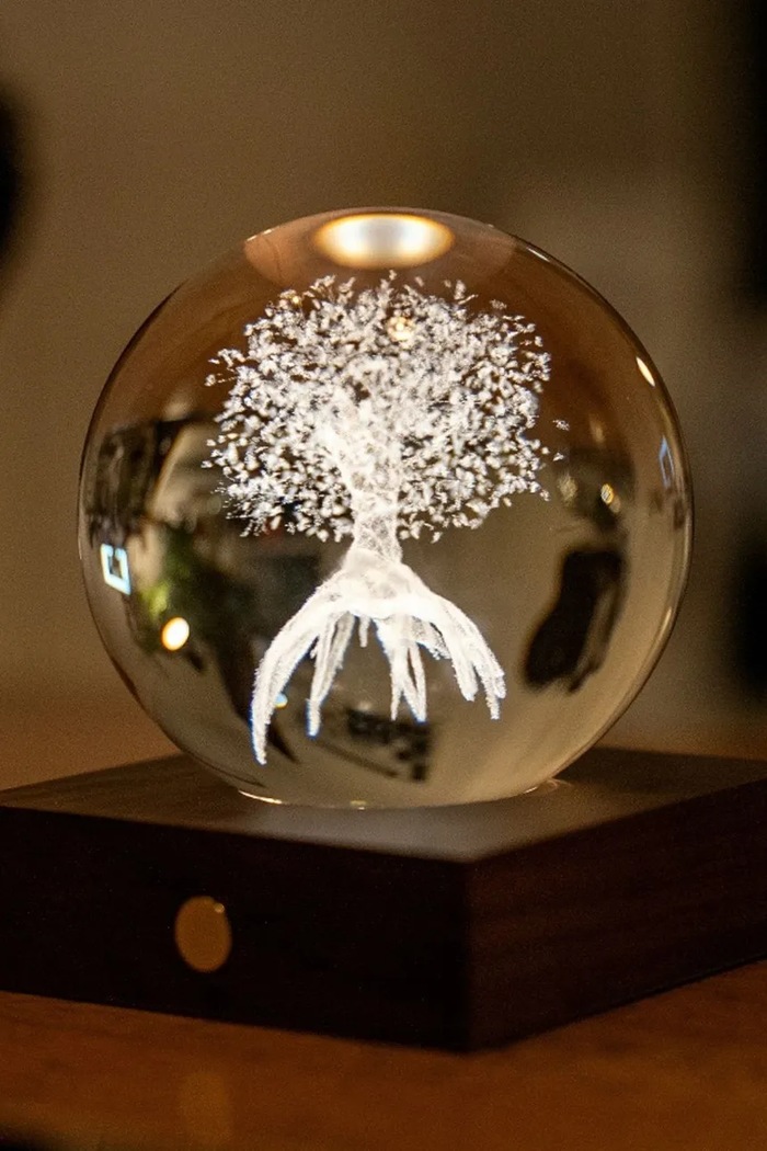Bezdrátová dekorativní LED lampa Gingko Design Amber Crystal Light 9,5 x 8 x 8 cm G025LT hnědá