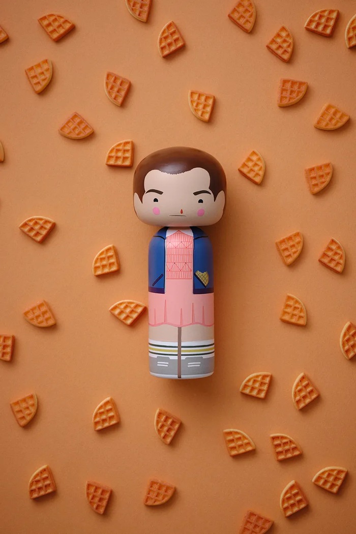 Lucie Kaas figurină decorativă Kokeshi x Stranger Things 14,5 cm multicolor SI01ST11