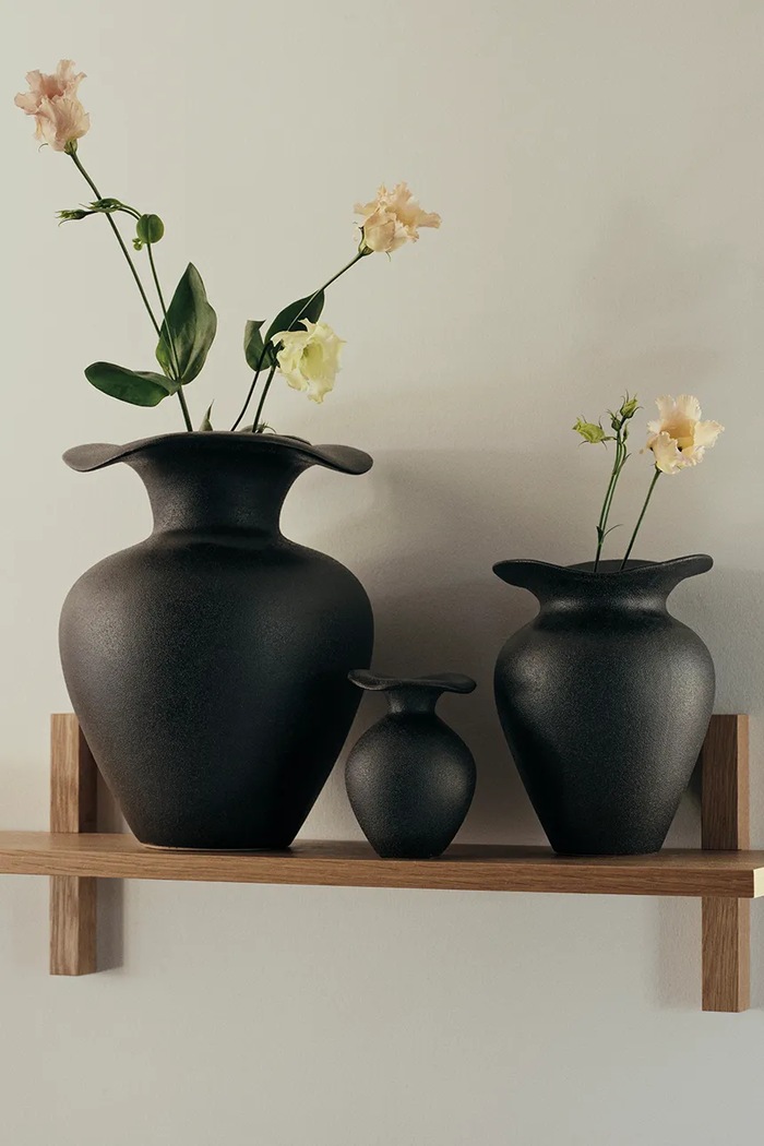 Broste Copenhagen Wazon dekoracyjny z kamionki Florentina 32 cm 14463443 czarny AA00