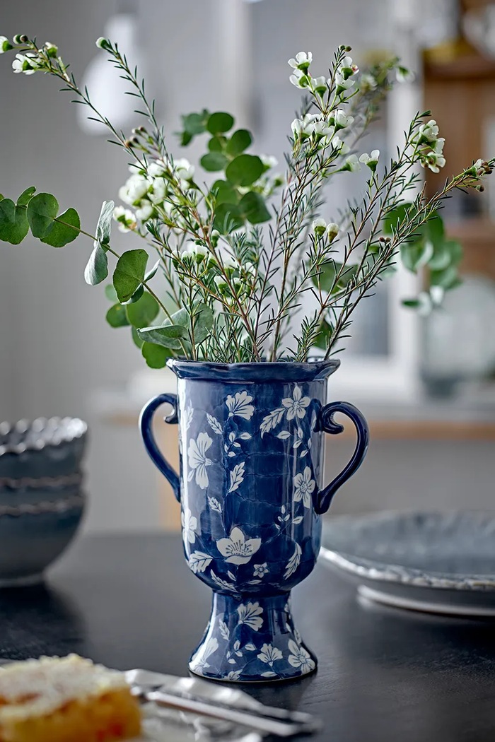 Salon i sypialnia Bloomingville Wazon dekoracyjny z kamionki Amara 21 cm 82073183 granatowy