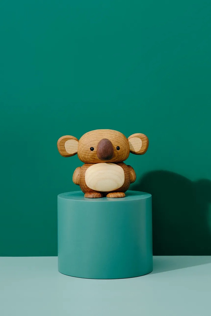 Lucie Kaas figurka dekoracyjna drewniana Koala Kozi 7 cm NU04 brązowy AA00