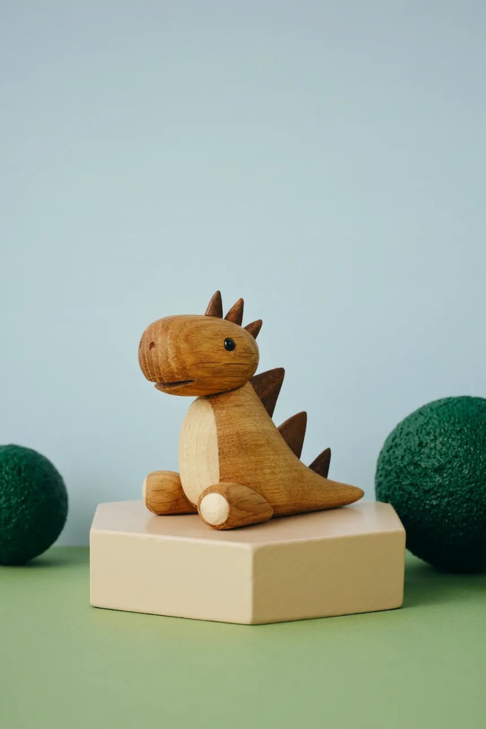 Lucie Kaas figurka dekoracyjna drewniana Dino 6,5 cm NU06 brązowy AA00