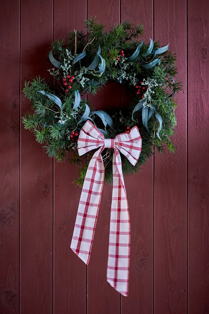 Decor Bloomingville Vianočný veniec Bloomingville Pine Wreath 60 x 12 cm 82072344 zelená