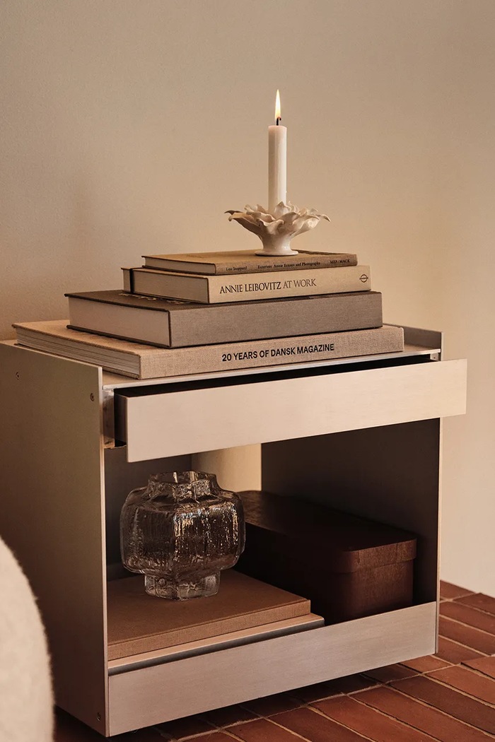 Świecznik świąteczny z ceramiki szkliwionej Holly Leaf Ferm Living 1104274440 biały