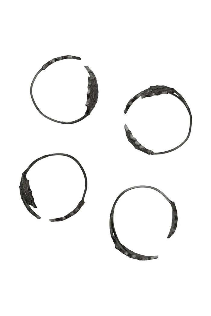 Ferm Living Zestaw obrączek do serwetek świąteczny mosiężny 4-pack Holly Leaf czarny 1104271780