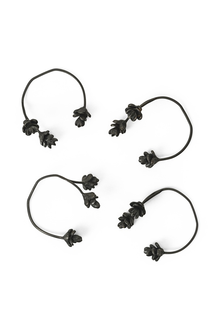 Ferm Living Zestaw obrączek do serwetek świąteczny mosiężny 4-pack czarny 1104267412