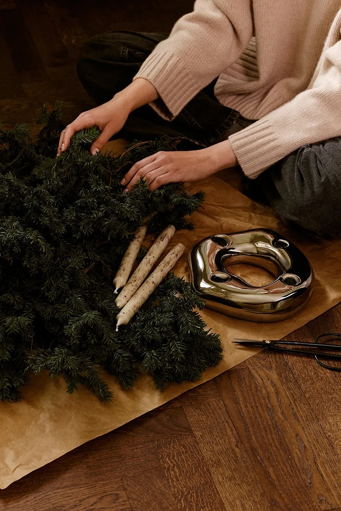 Lifestyle Ferm Living Świecznik świąteczny z porcelany Bellure 1104273901 srebrny