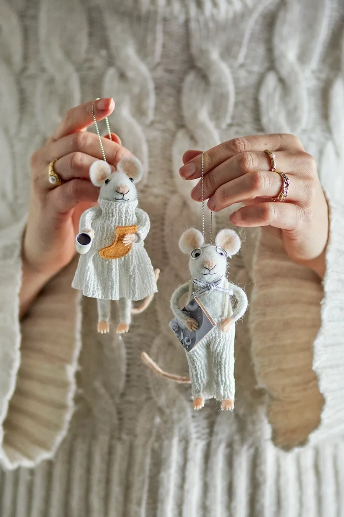 Bloomingville Zestaw zawieszek świątecznych wełnianych 2-pack Peo 82061230 biały AA00