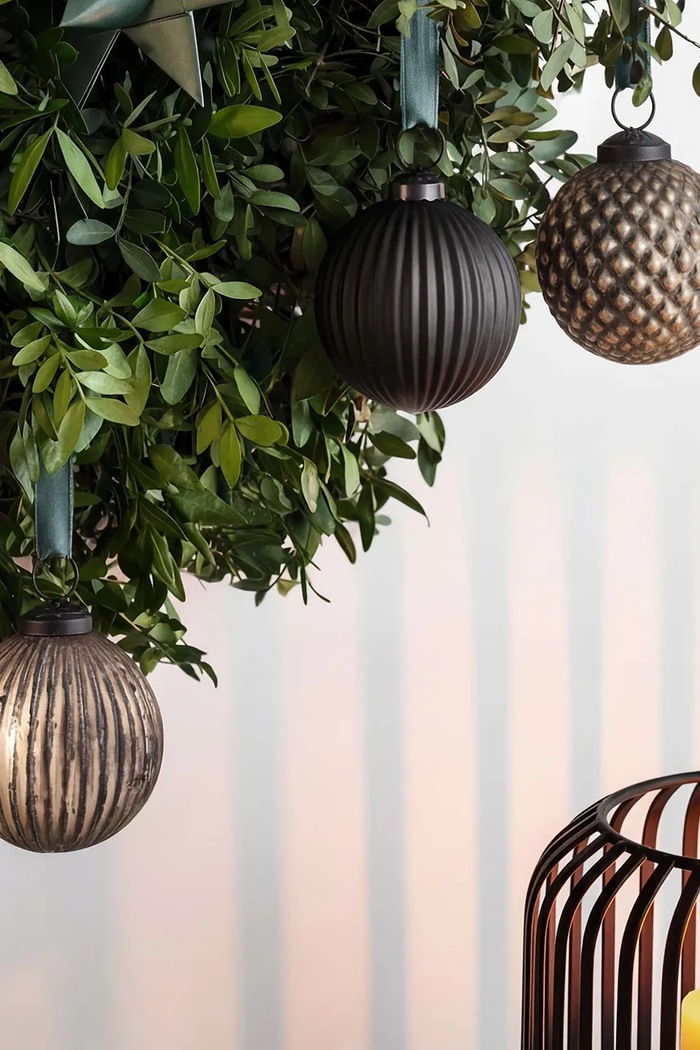 Villeroy & Boch Zestaw bombek choinkowych ze szkła Christmas Chic 14.8677.7419 czarny AA00