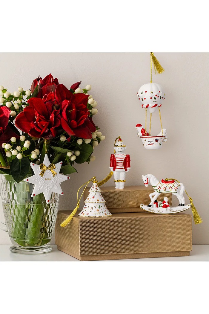 Zawieszka świąteczna z porcelany Christmas Classics Villeroy & Boch 14.8675.4365 biały