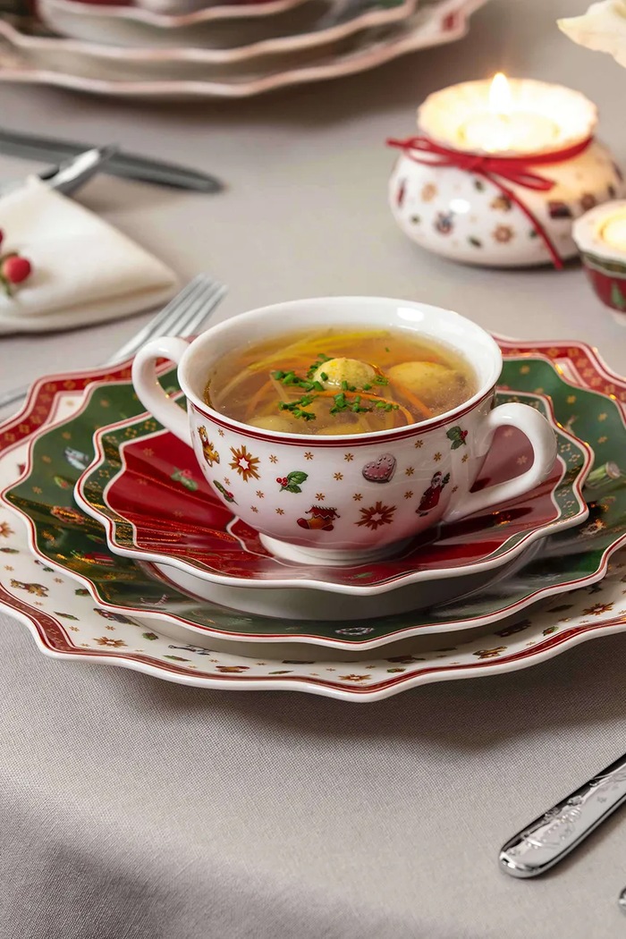 Villeroy & Boch Bulionówka świąteczna z porcelany Toy's Delight 14.8585.2511 biały AA00