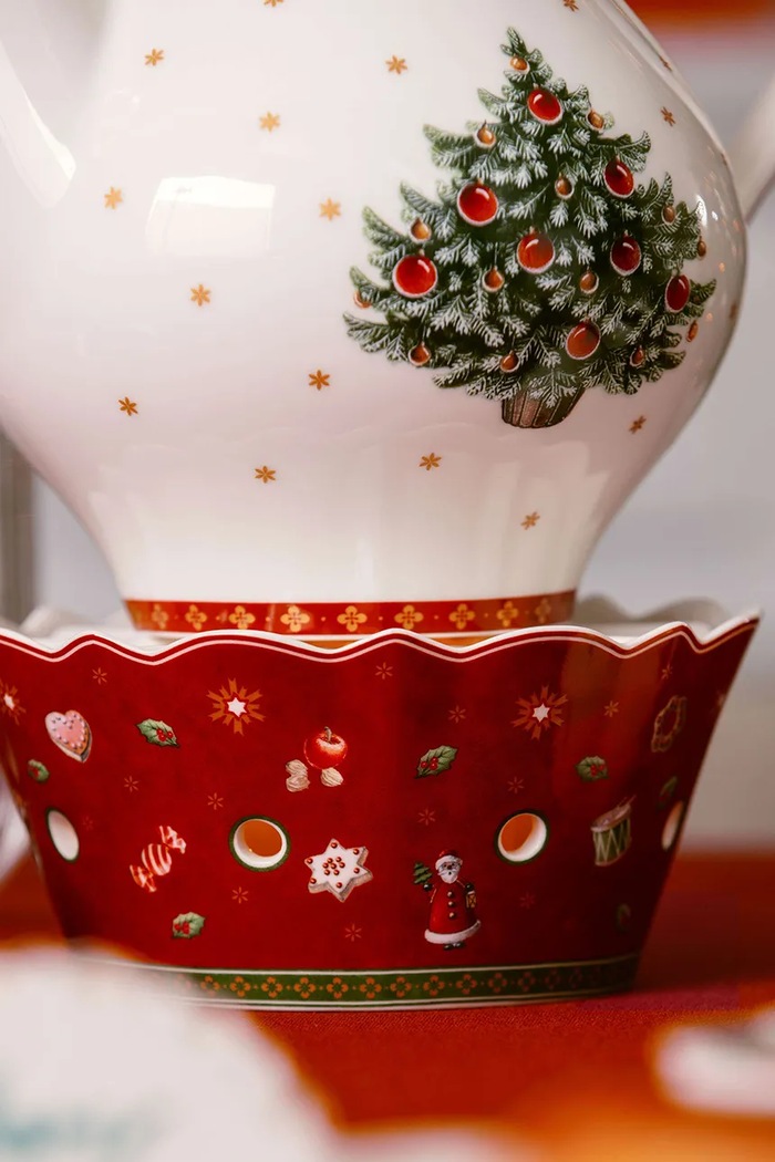 Dzbanek świąteczny z porcelany Toy's Delight 1,6 l Villeroy & Boch multicolor 14.8585.0070