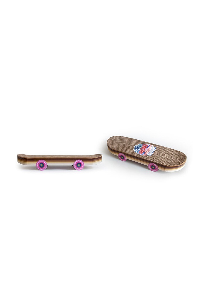 Drevo za mačke Luckies of London Skateboard pisana SK.CATSKATE1