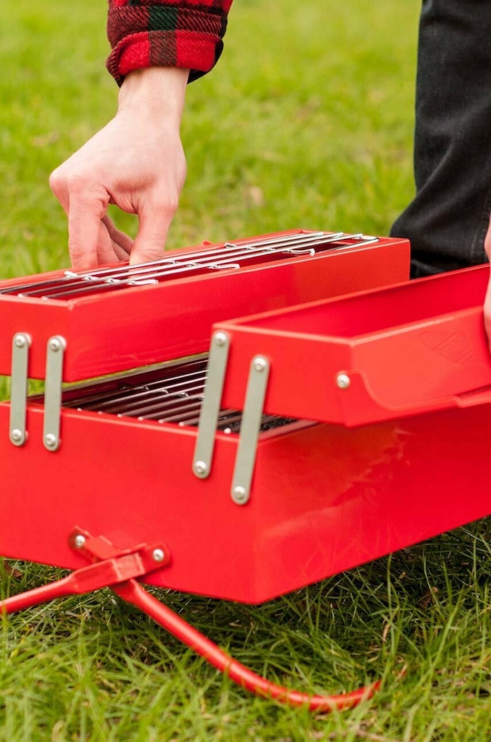 Kompaktní gril Luckies of London BBQ Toolbox SK.BBQTOOL1