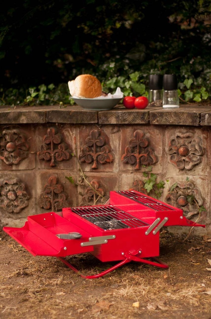 Kompaktní gril Luckies of London BBQ Toolbox SK.BBQTOOL1