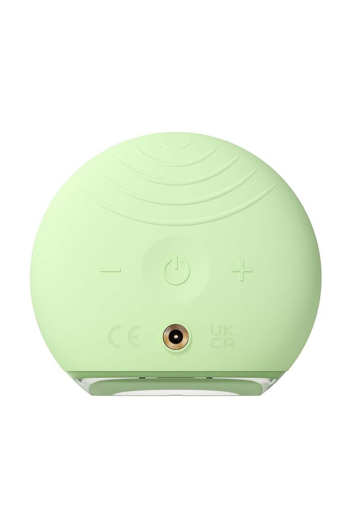 Masážní a čisticí kartáček na obličej FOREO LUNA™ 4 Go F1351 zelená AA00