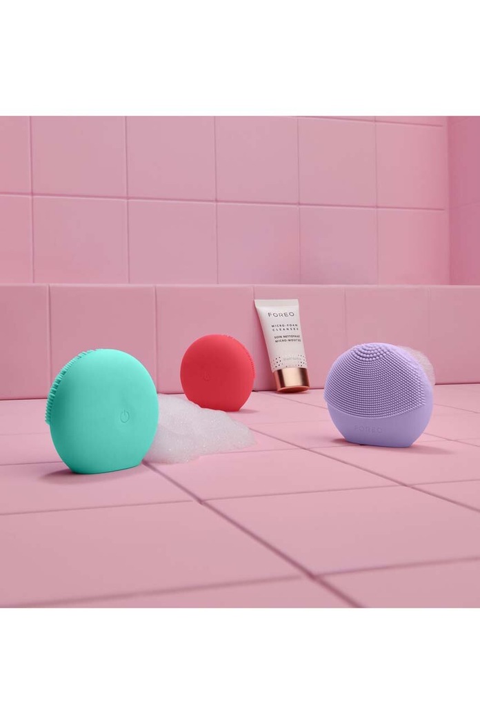 FOREO masaj facial și perie de curățare LUNA™ Play Plus 2 F0248 violet