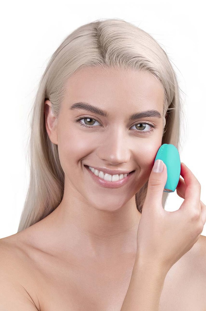 FOREO spazzola per il massaggio e la pulizia della pelle del viso LUNA™ Play Plus 2 turchese F0231