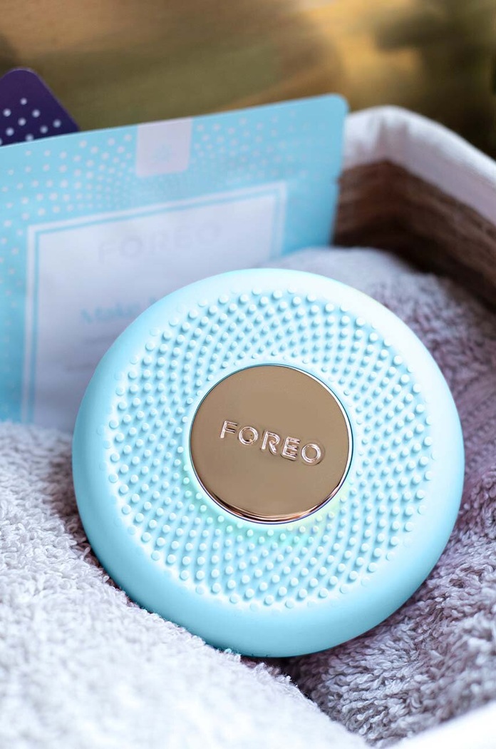 Naprava za nanašanje mask in svetlobno terapijo FOREO UFO™ Mini F4347 pisana