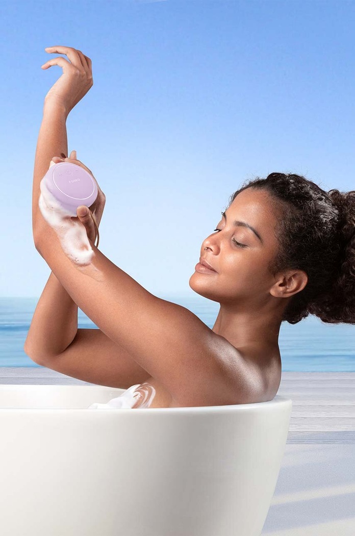 Звукова четка за тяло FOREO LUNA™ 4 Body виолетов F1375