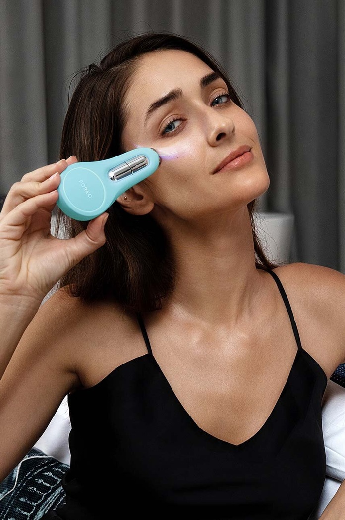 Home SPA Mikroproudový přístroj pro vyhlazení vrásek kolem očí a rtů FOREO BEAR™ 2 F1740 tyrkysová