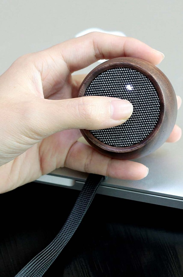 Bezdrôtový reproduktor Gingko Design Tumbler Selfie Speaker hnedá G004WT