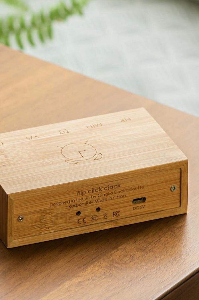 Obývacia izba a spálňa Stolné hodiny Gingko Design Flip Click Clock G003B11 béžová