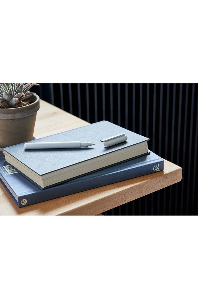 Pero s USB-C flash diskem Lexon C-Pen 32 GB LS101WG