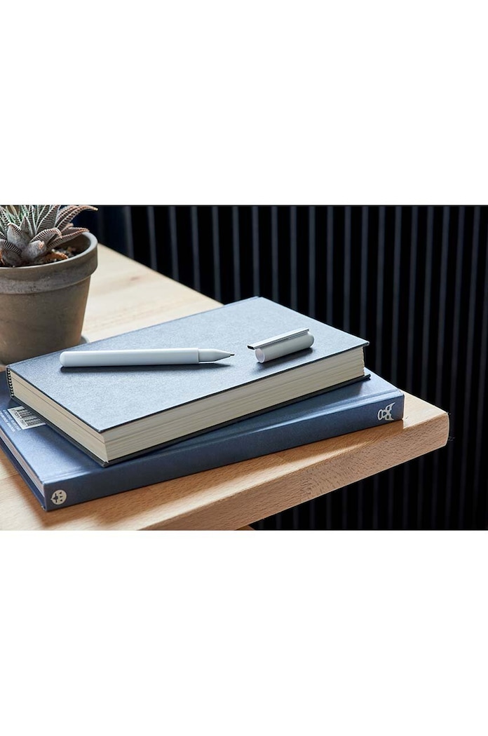 Pero s USB-C flash diskem Lexon C-Pen 32 GB LS101WG