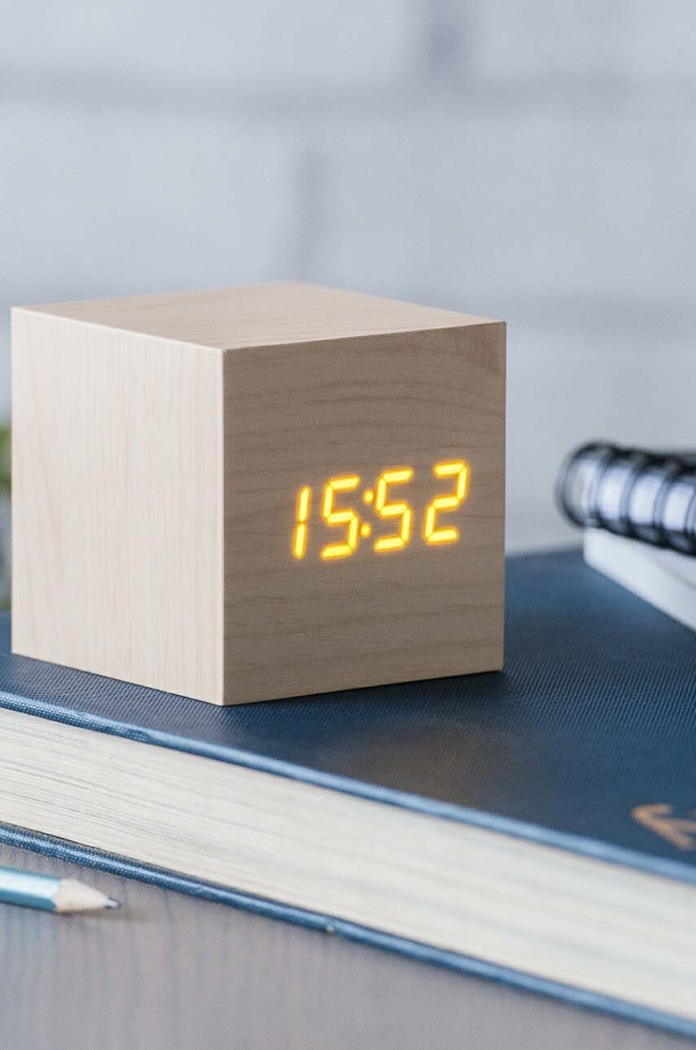 Gingko Design Ceas de masă Cube Click Clock bej GK08W18
