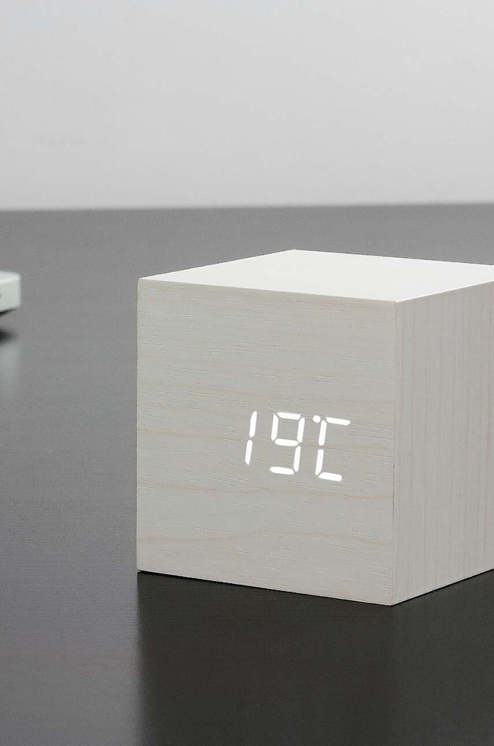 Living și dormitor Gingko Design ceas de masă Cube Click Clock GK08W13 alb