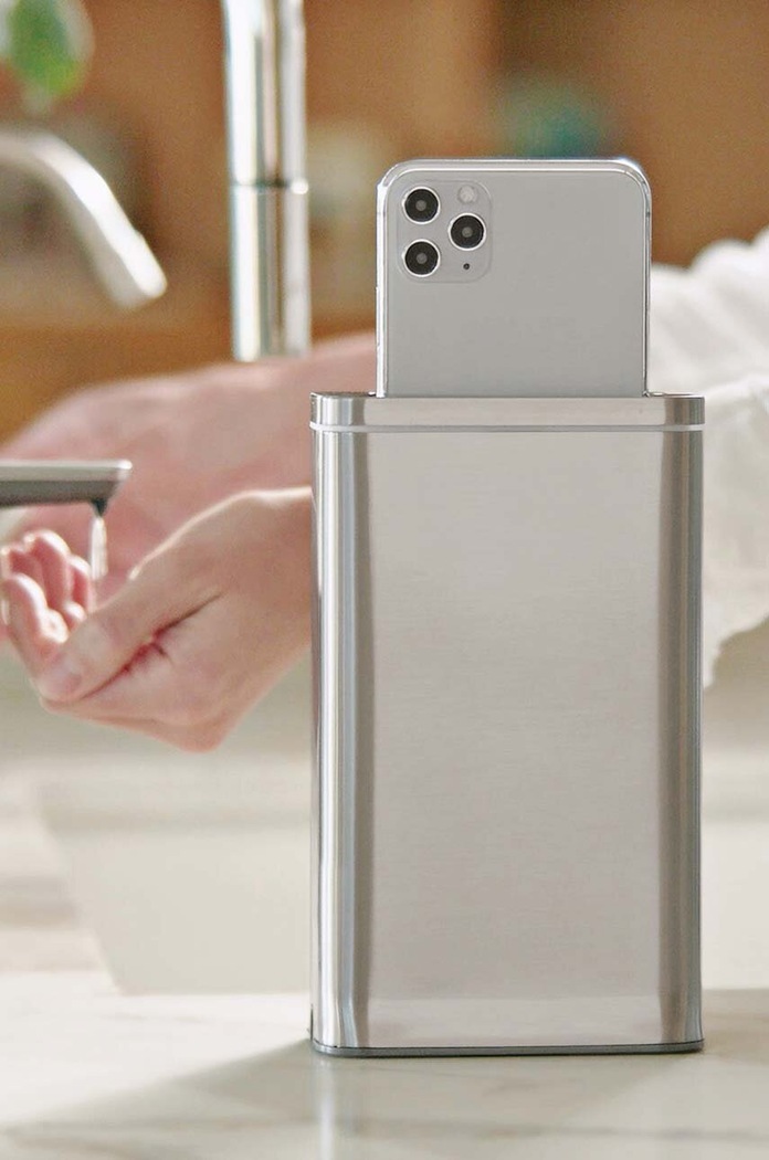 Stanice na dezinfekci telefonu Simplehuman Cleanstation ST4000 šedá