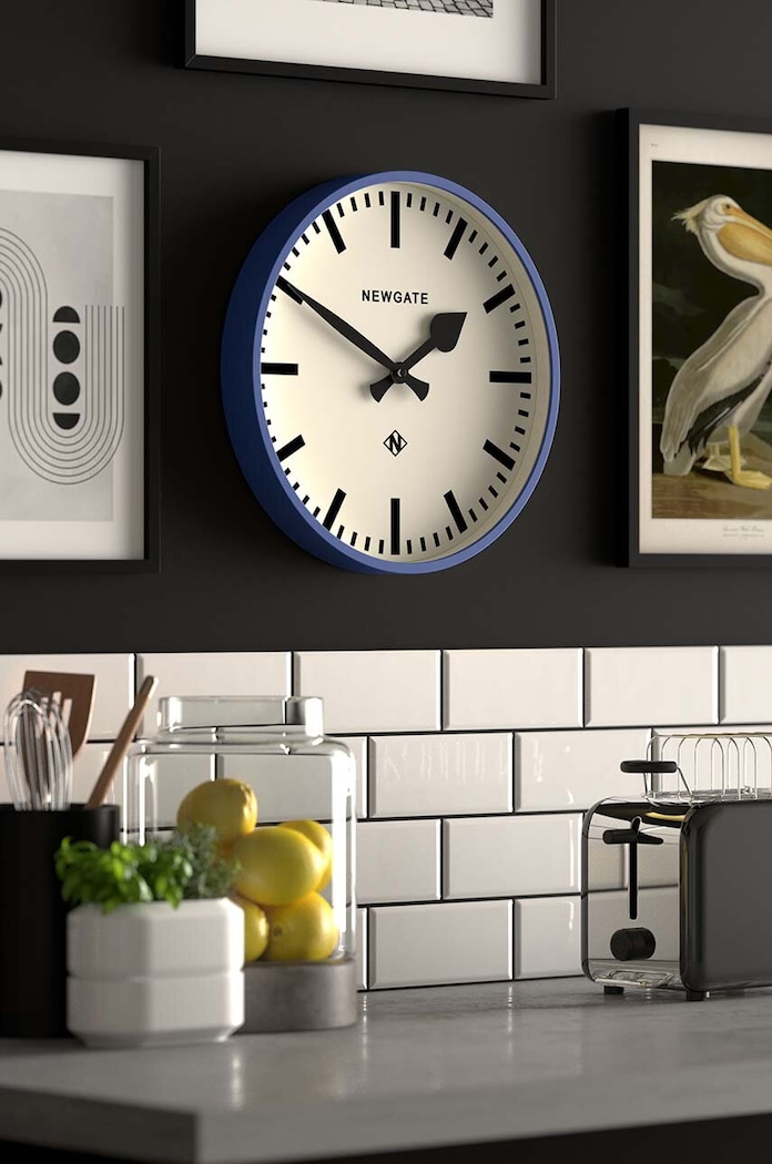 Obývacia izba a spálňa Newgate Nástenné hodiny Newgate Number 3 Railway Wall Clock KB1648NUMTHR390BL fialová