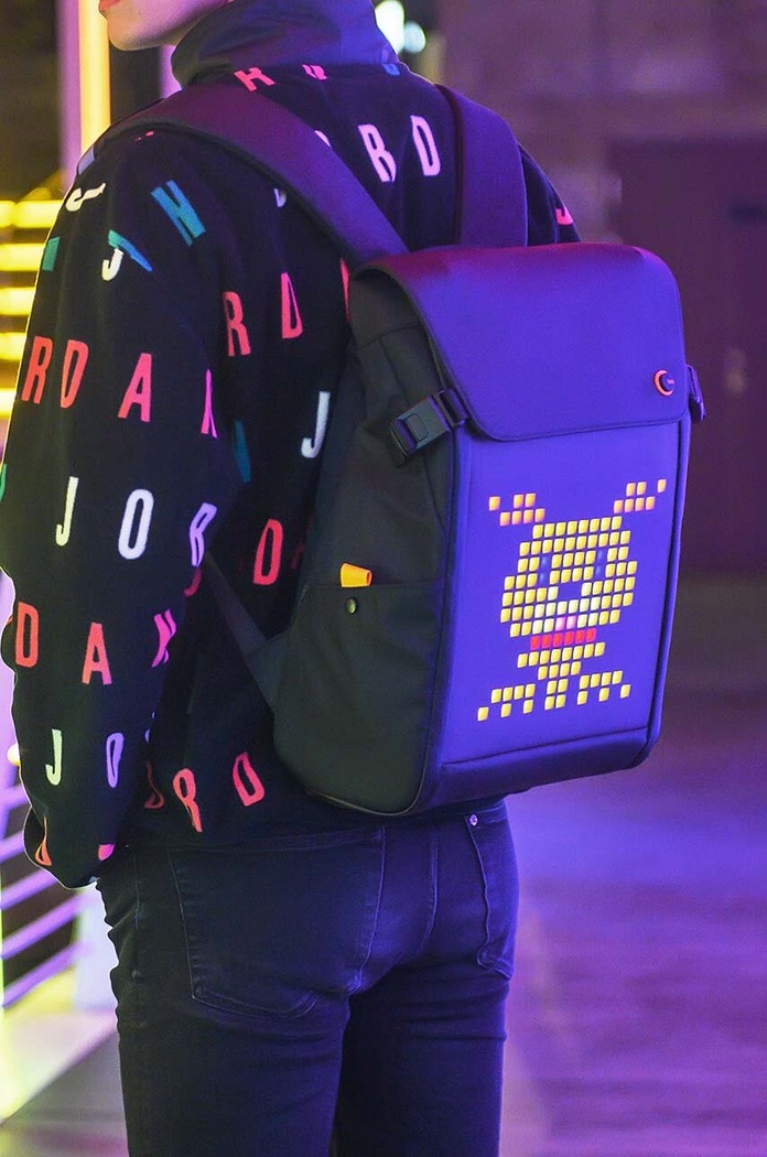 Divoom nahrbtnik z zaslonom pixel art Backpack-M 6958444603711 črna