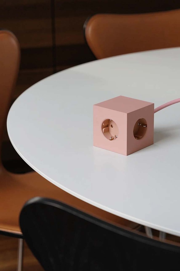 Магнітний зарядний куб Avolt 2 x USB, 1,8 m SQ1.EUFC20.18OP. рожевий AA00