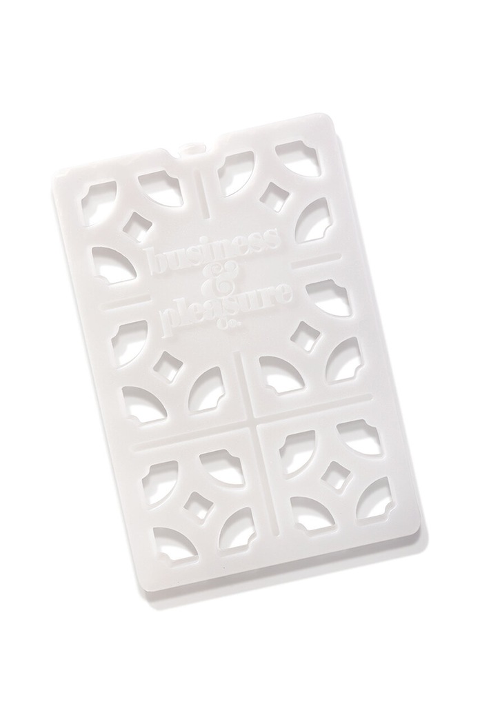 Chladicí vložka Business & Pleasure Co. Breeze Block Ice Pack bílá BPA.ICE.ANT.WHT