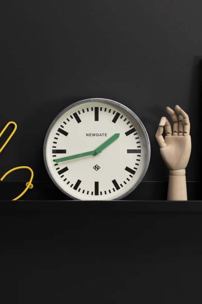Всекидневна и спалня Стенен часовник Newgate Luggage 5 Wall Clock KB1190LUGG667GALVG зелен