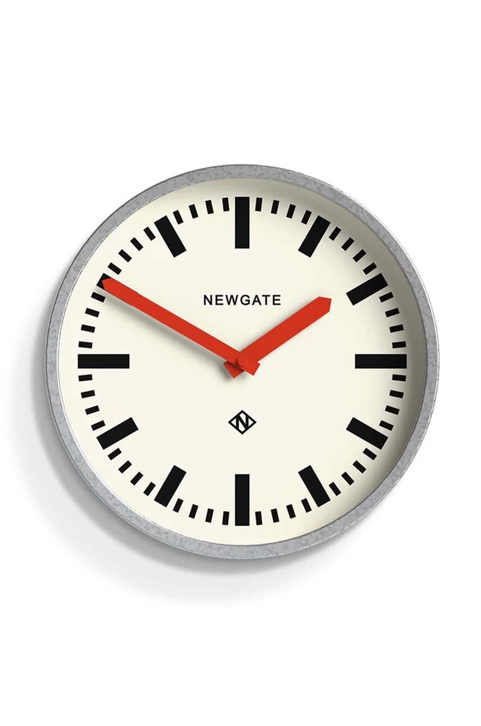 Newgate ceas de perete Luggage 5 Wall Clock rosu KB1189LUGG667GALR