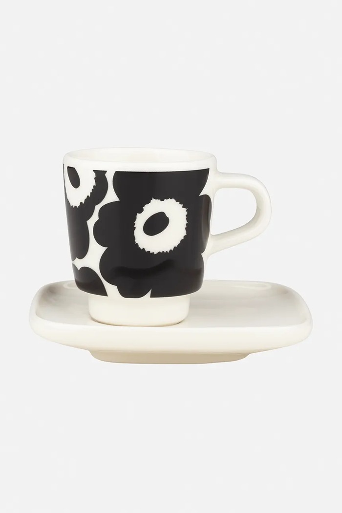 Marimekko skodelica s podstavkom iz keramike črna 075540.190