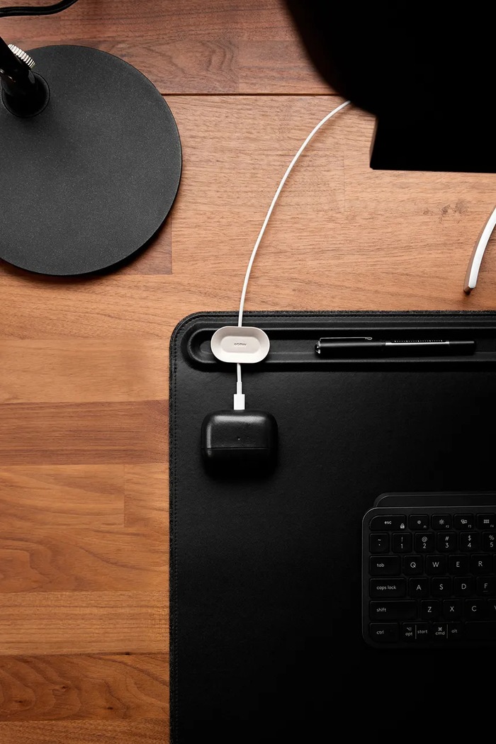 Magnetno držalo za kabel Orbitkey Magnetic Cable Holder siva ADDO.1.DMCH.SV