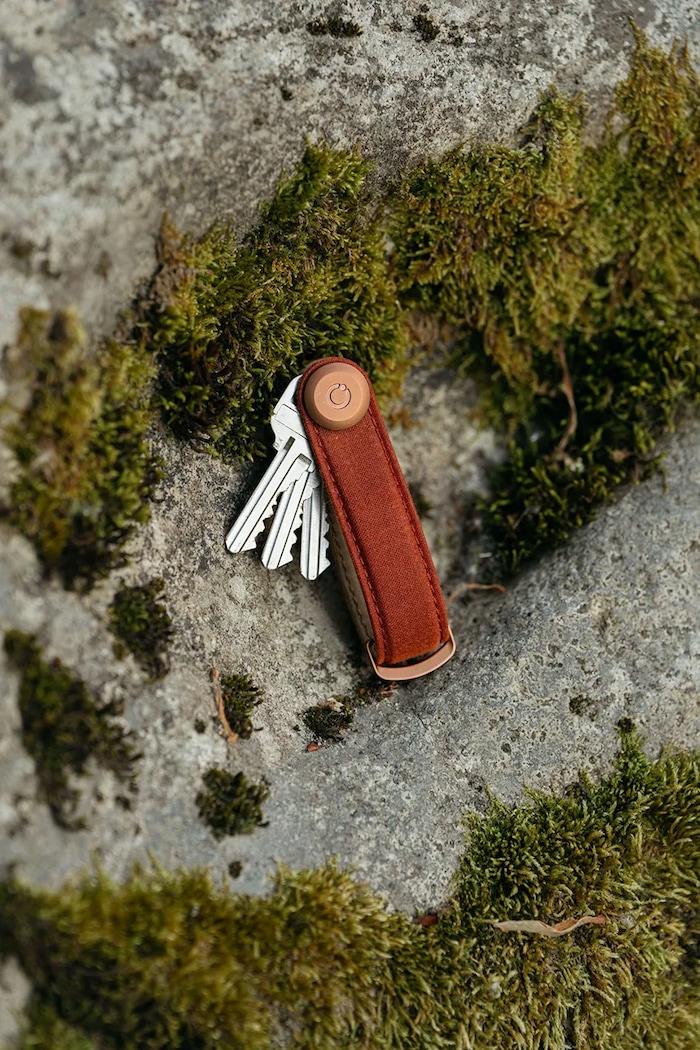 Obal na klíče Orbitkey Waxed Canvas 8,5 cm červená KWC2.BRD.107