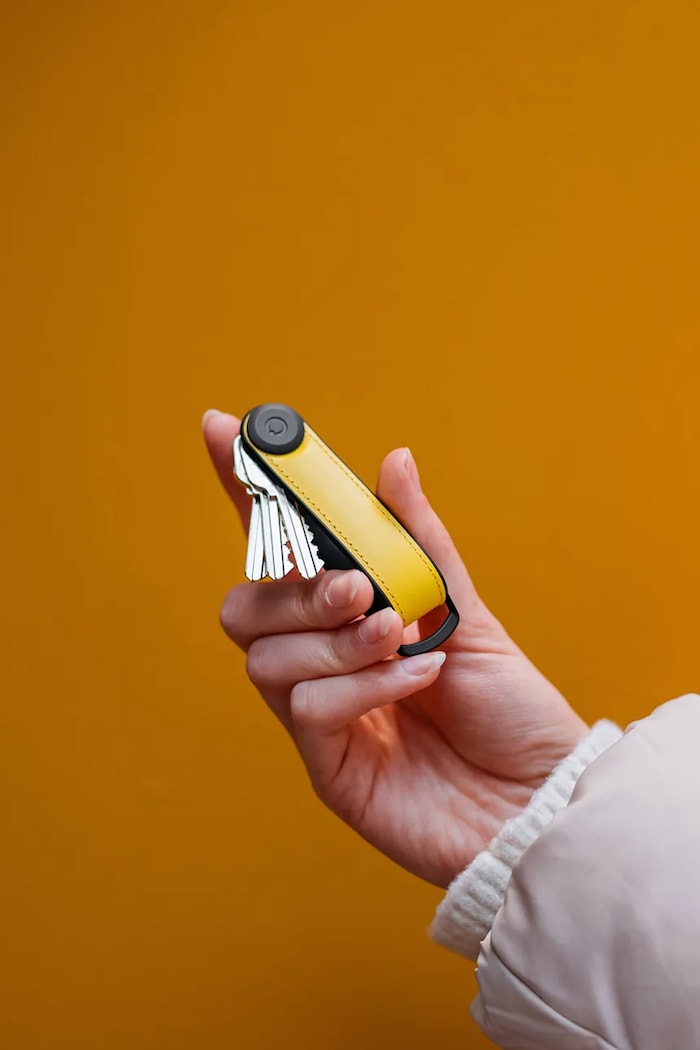 Kľúčenka Orbitkey Hybrid Leather 8,5 cm žltá KHL3.SYW.111