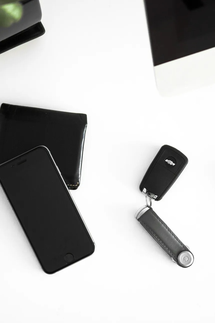 Kľúčenka Orbitkey Leather 8,5 cm sivá LTHO.2.CCGY