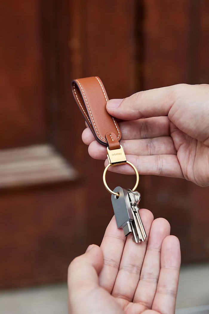 Obesek za ključe Orbitkey rdeča PLK1.CML.101