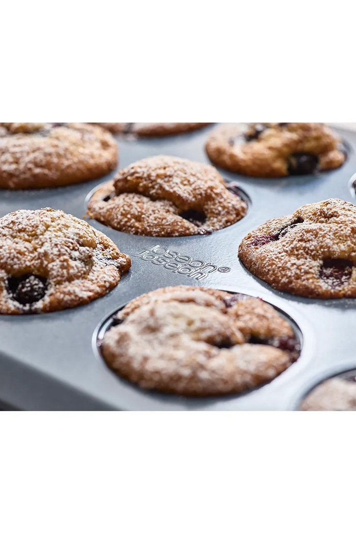 Forma do muffinek ze stali węglowej Nest Bake Joseph Joseph granatowy 45072